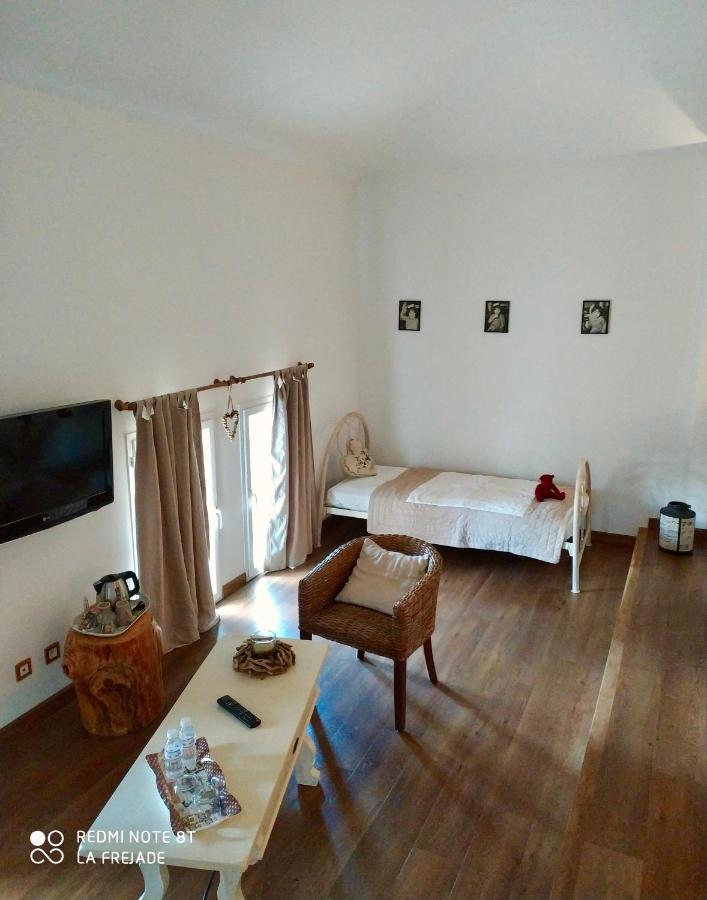 Bed and Breakfast La Fréjade Lisle-sur-Tarn Exterior foto